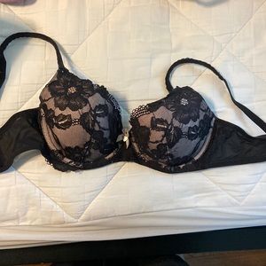 EUC Victoria’s Secret Black/White Lace Bra